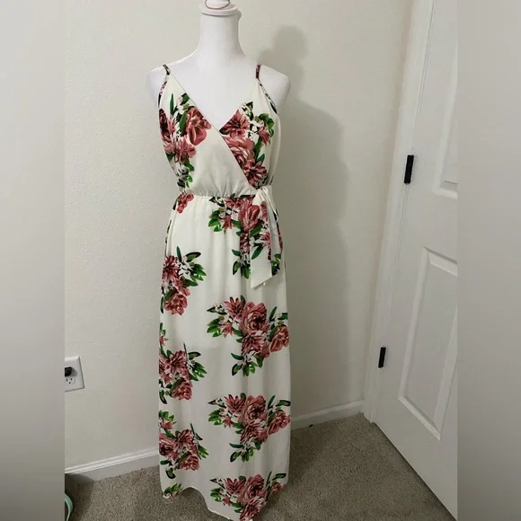 Dream of Me floral maxi dress size Small. - Picture 3 of 10